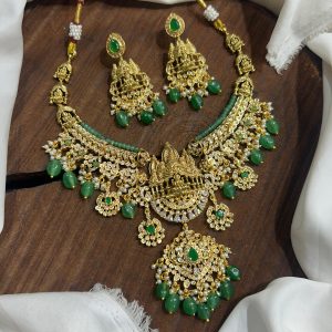 V933 - beautiful premium quality neckset with green beads
