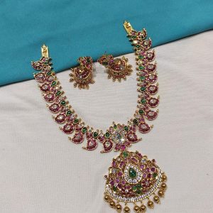 V813 - kempustone neckset