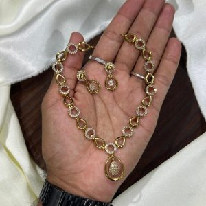 V826 - dimond gold replica neckset