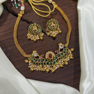 V833 - kempubstone with beads  nackset