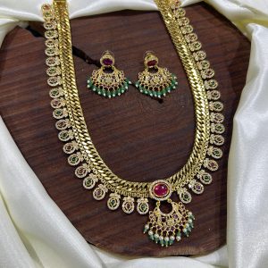 V832 - beautiful neckset