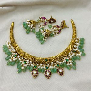 V850 - beautiful jadau kundan neckset