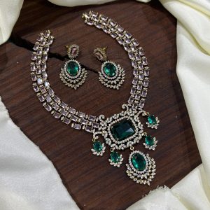 V842 - dimond replica partywear neckset