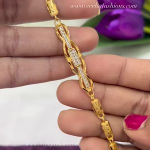 V951 - 18 carat gold look bracelet