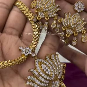 V98 - beautiful party wear lotus design neckset