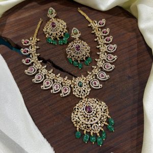 V853 - Premium quality neckset