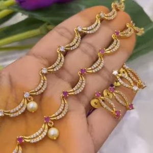 V066 - dimond replica neckset