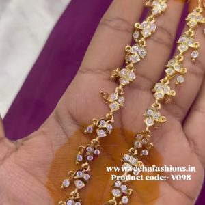 V098 - pure panchaloham side ear mattilu chains